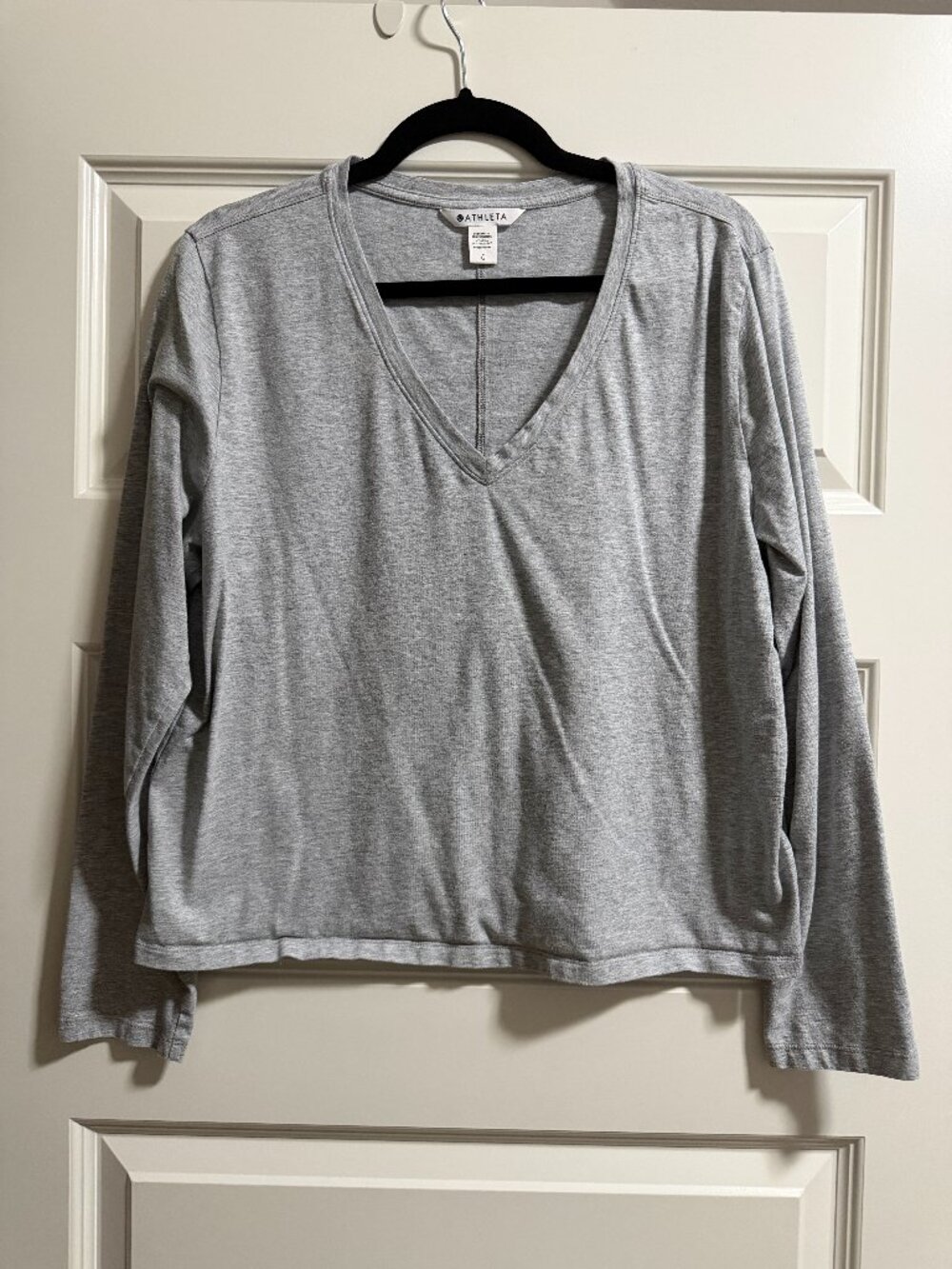 Athleta Gray V-Neck Long Sleeve Cropped Top in size L
